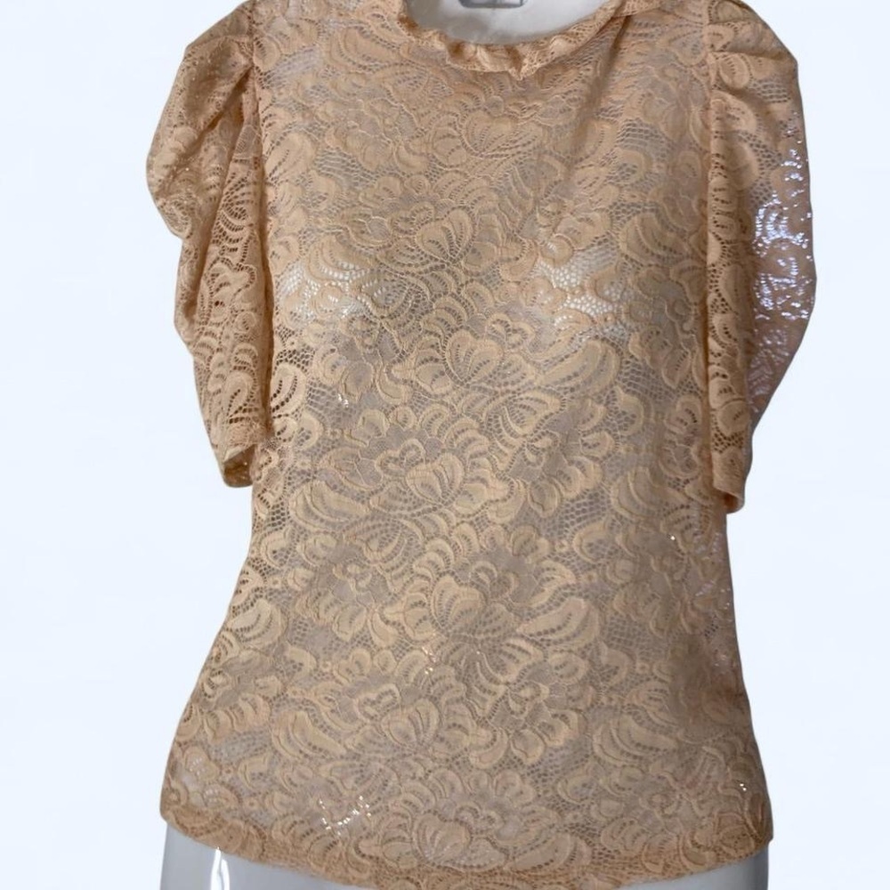 Fashion Nova tan lace top with keyhole detail Size S #lace